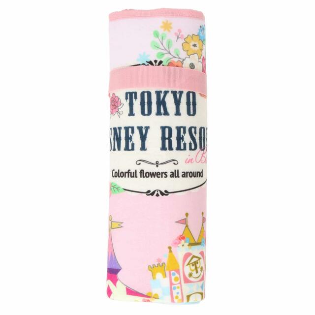 ピクニックシート 2,500円｜東京ディズニーリゾート「花咲き誇るパークを満喫するミッキーたちが描かれたグッズ」｜販売店舗：東京ディズニーランド「ホームストア」、東京ディズニーシー「ヴィラ・ドナルド・ホームショップ」｜発売日：2024年4月25日（木）