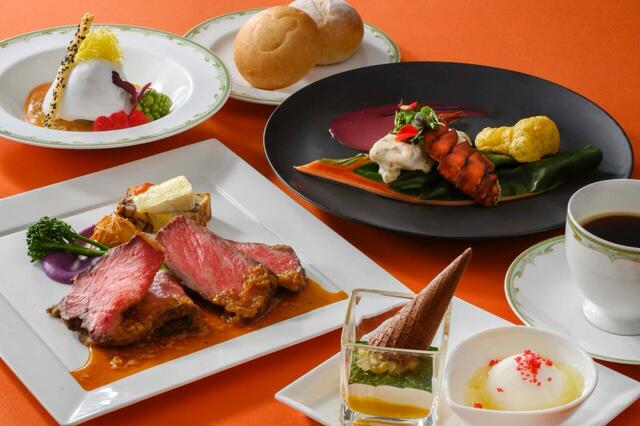 スペシャルディナーコース 8,200円|東京ディズニーリゾート「ディズニー・ハロウィーン」スペシャルメニュー|販売店舗:東京ディズニーシー「S.S.コロンビア・ダイニングルーム」|販売期間:2025年9月16日(火)〜10月31日(金)