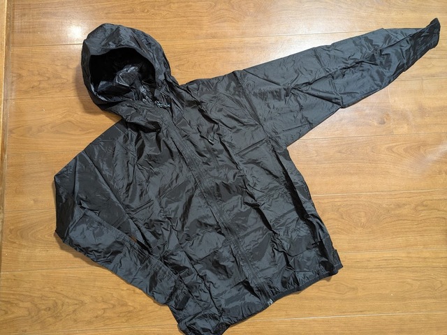 【ファミリーマート　はっ水パーカー】突然の雨でもこれがあれば安心。1枚あると気が楽です♪