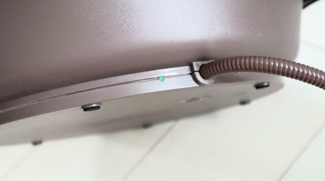 【NYANTA CLUB 遠赤外線ホッとヒーター 猫鍋】コードの根元で電源が確認可能