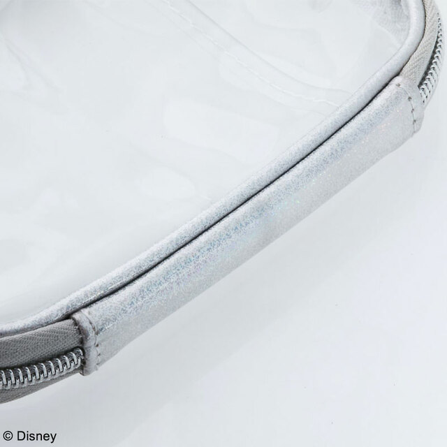 Disneyland Parisクリアポーチ　3,069円(税込)