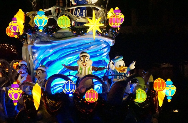 カラー・オブ・クリスマス　キャラクター達が乗る船