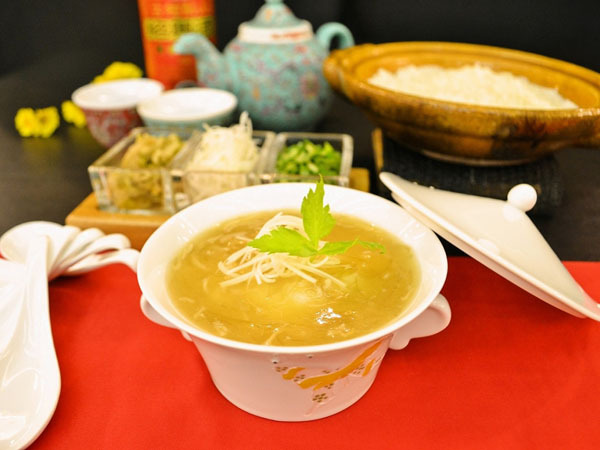 気仙沼産のフカヒレをいただける贅沢。朝から元気が出そうです