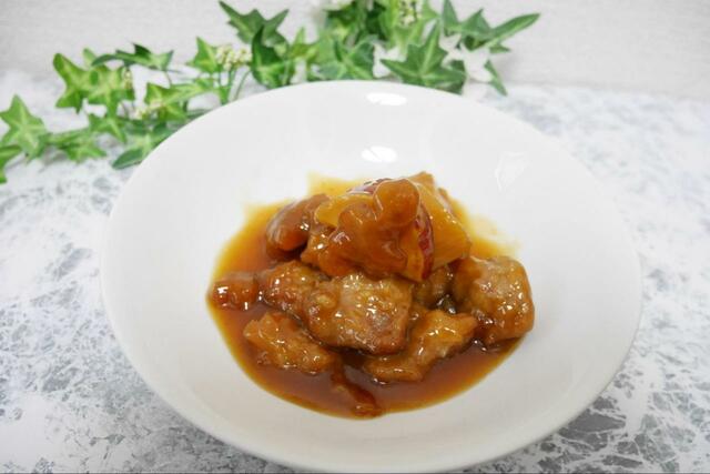 【トップバリュ プロのひと品 田村亮介シェフ監修 鹿児島県熟成かめ酢を使った 酸味まろやか 黒酢の酢豚】甘酸っぱい香りで食欲が刺激される