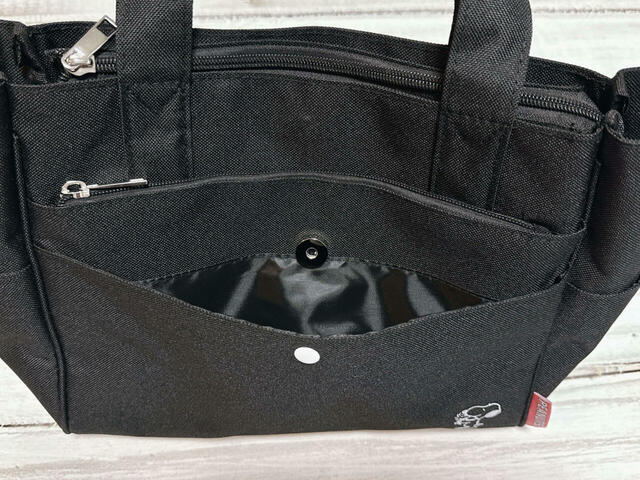 2．スナップボタン付きポケット