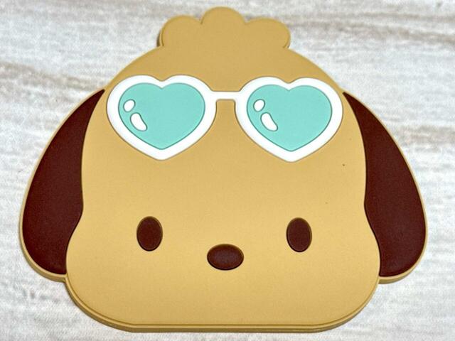 こんがり日焼けしたお顔に、爽やかなミントグリーンのサングラスが映えていて、夏らしさ満点!