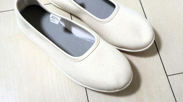 【無印良品 軽量 かかとが踏めるスニーカー】伸縮性はありませんが、見た目より履きやすいです◎