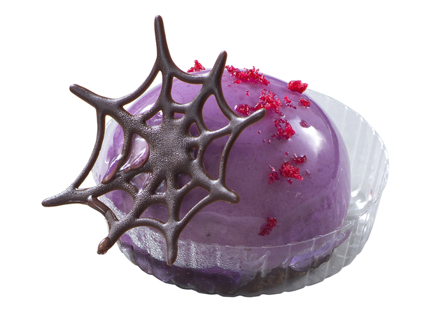 紫イモのムースケーキ、スーベニアプレート付き 780円｜マンマ・ビスコッティーズ・ベーカリー｜東京ディズニーシー「ディズニー・ハロウィーン」2018