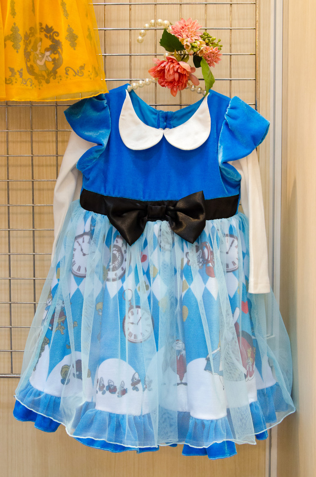 スカートはチュールを重ねたロマンティックなデザイン