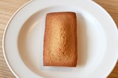 【カドー ドゥ】国産の有機小麦やきび糖、発酵バターを使い、保存料は一切使っていない「フィナンシェ プレーン」