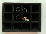 【キャンドゥ アクセサリートレイ12マスBLACK】大きめのアクセサリーも入る！