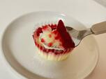 【セブン-イレブン ２層仕立てのベリーチーズケーキ】ベリーの酸味と濃厚なチーズがマッチしています