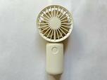 【無印良品 充電式モバイルハンディファン】実物はもう少し明るい白色