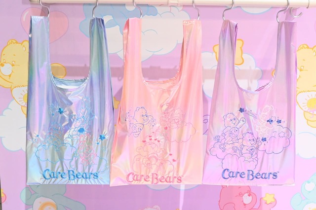 【PLAZA】「ケアベア」のオーロラカラーのエコバッグ