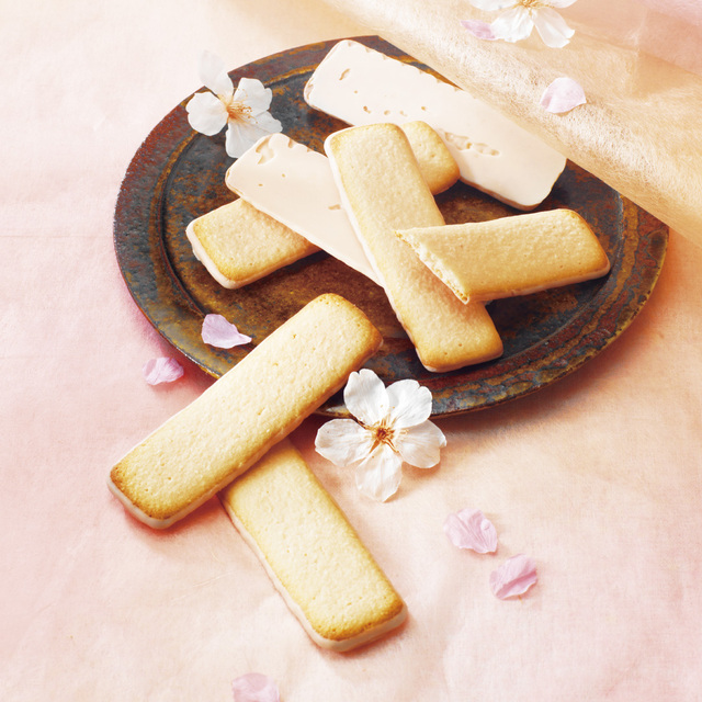 「バトンクッキー[さくらベリー]」＜税込945円（本体価格875円)  ＞【ロイズの期間限定桜スイーツ】