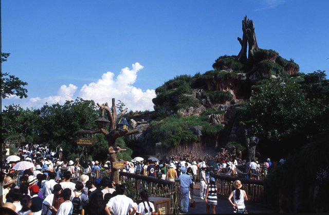 1992年10月1日　「クリッターカントリー」「スプラッシュ・マウンテン」オープン