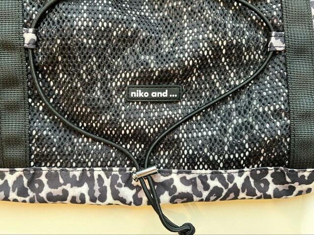 【niko and... オリジナルメッシュ2WAYナップサック】フロント部分にさりげなくブランドロゴ入り♪
