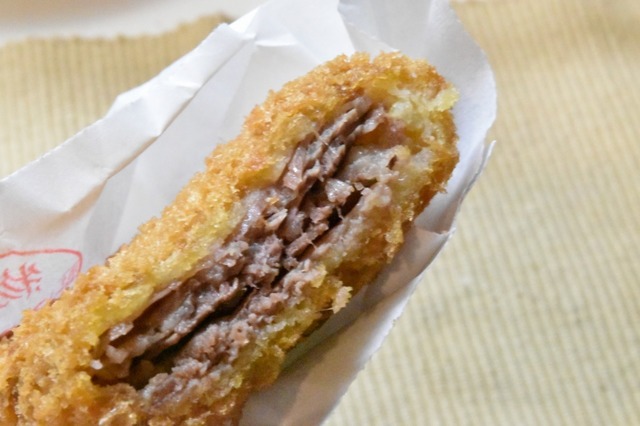 薄切りの黒毛和牛が何層にもなっている