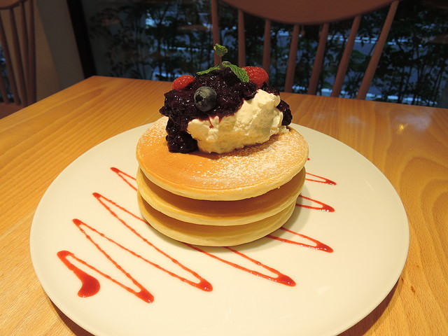 Pancake Ristorante（パンケーキ リストランテ）　「3種のベリーの自家製コンフィチュールとオリジナルブレンドのチーズクリーム」