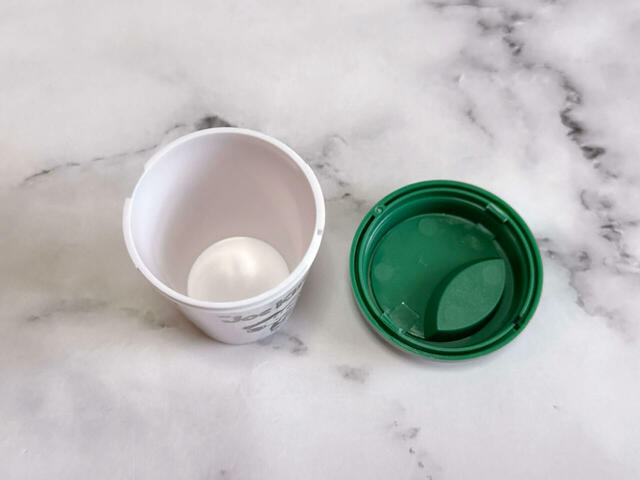 キャップは外せるので、中に小物などを収納可能