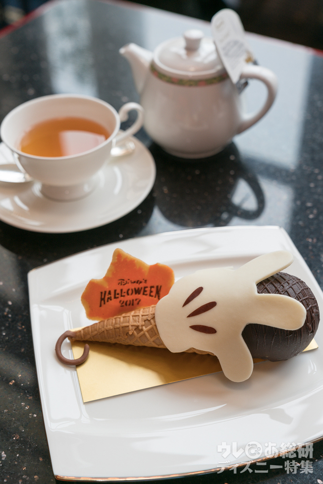 “ディズニー・ハロウィーン”ケーキセット　￥1,550｜ディズニーアンバサダーホテル「ハイピリオン・ラウンジ」