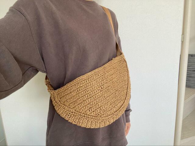 【UNIQLO ラウンドミニクロシェバッグ】いつもの服装に取り入れるだけで一気に夏っぽさを出せます