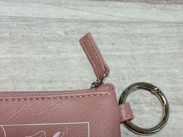 ファスナーで開閉する仕様