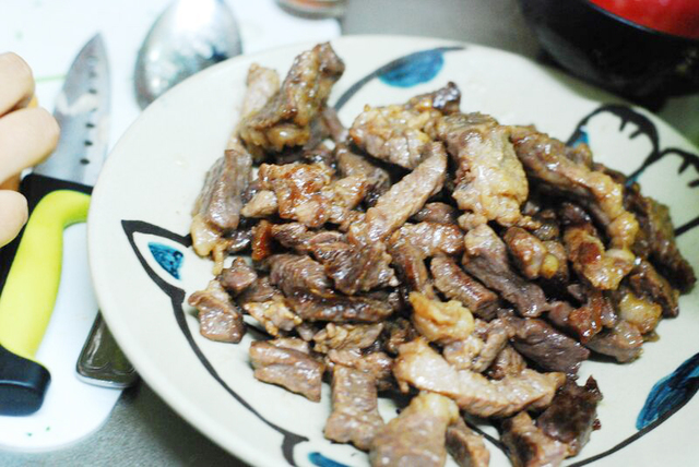 焼き上がったら、一旦お皿に移して置いておきます