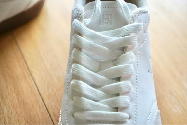 【H＆Mスニーカー】シューレースタイプです