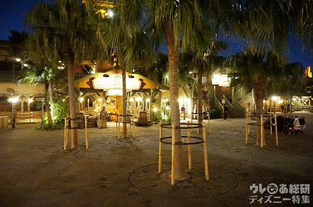 「ジャングルクルーズ： ワイルドライフ・エクスペディション」前｜東京ディズニーランド「アナとエルサのフローズンファンタジー」2018年