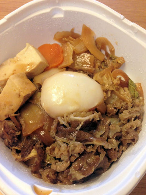 「玉子をそえた牛すき丼」（セブン-イレブン）