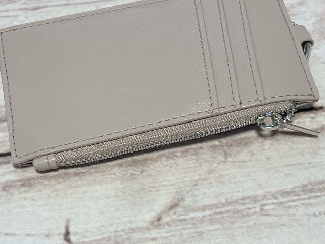 ファスナーポケット付き