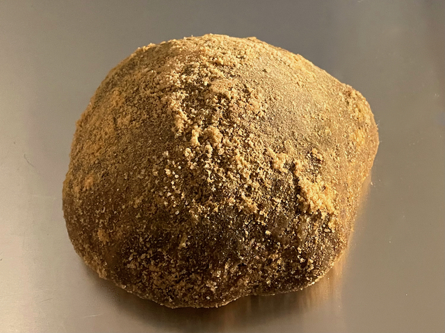 【33】和菓子に使う食材を配合した「きなこ、ほうじ茶生地、ゴマクリーム、求肥」