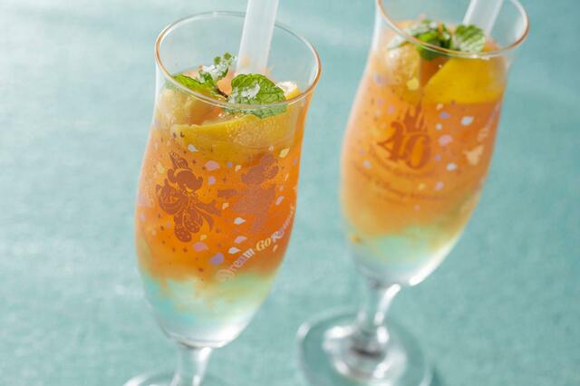 スペシャルソフトドリンク（ミントシロップ、ピーチ、ブラッドオレンジジュース、ソーダ） 900円｜東京ディズニーリゾート40周年“ドリームゴーラウンド”スペシャルメニュー