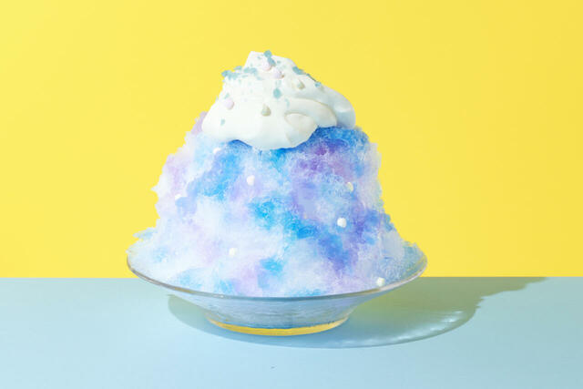 「ポップブルー」＜価格：790円（税込869円）＞【これは奇跡のようなくちどけ！かき氷を超えた贅沢スイーツ！ココスの「純氷ふわふわかき氷フェア」】