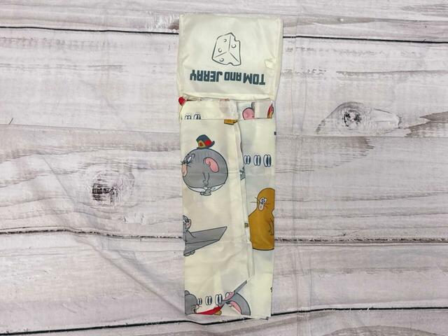 ポケットの幅に合わせて両サイドをたたみます