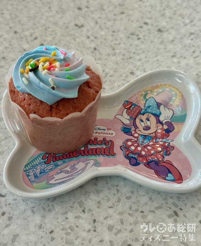 ストロベリーマフィン(550円)プラス550円スーベニアプレート付き