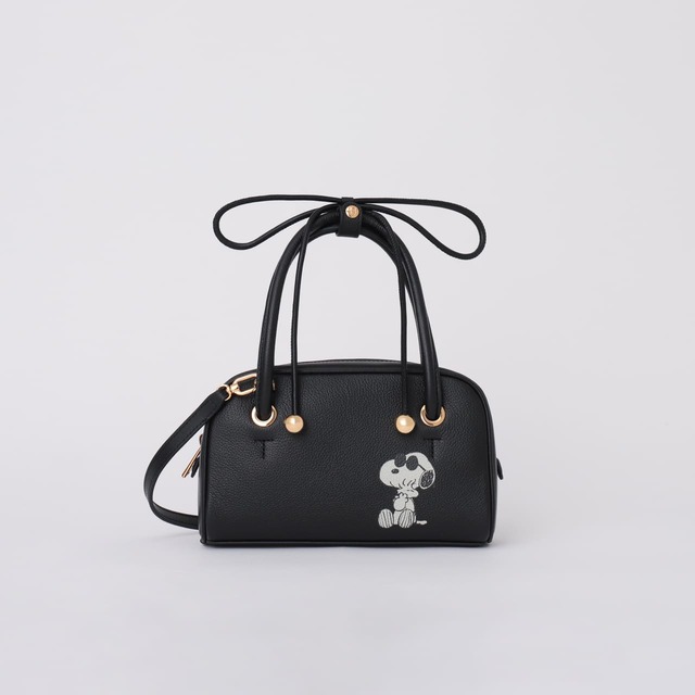 【PEANUTS×FURLA】「フルラ ポピー ミニ ドーム」¥49,500(税込み)、W21 x H11 x D7cm(全4色)