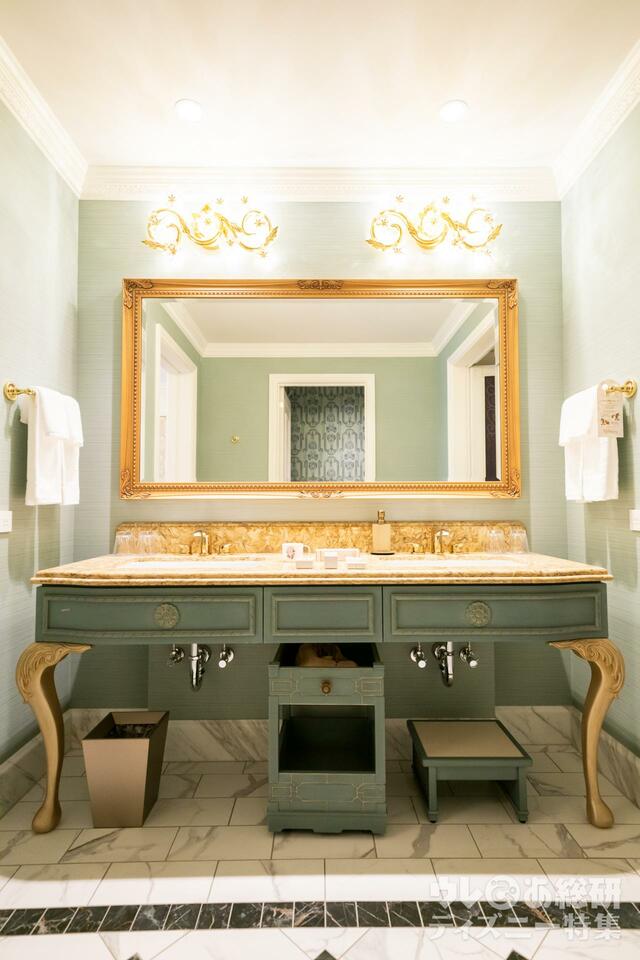 東京ディズニーシー・ファンタジースプリングスホテル　グランドシャトーの客室（ベイシンとバスルーム）