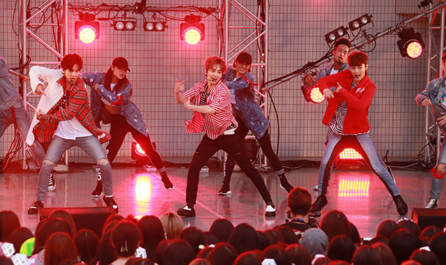 EXO-CBX＠代々木公園 野外ステージ