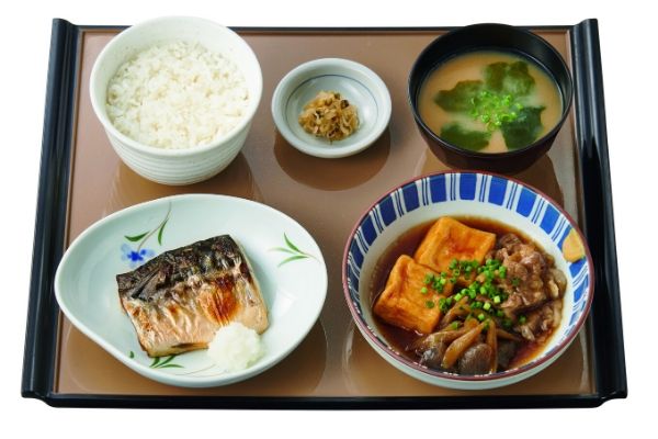 『肉豆腐と焼魚の定食』