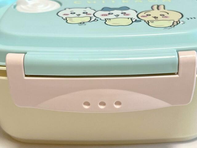止め具はパステルピンクです【ローソン×ちいかわグッズ】「タイトフードコンテナS」