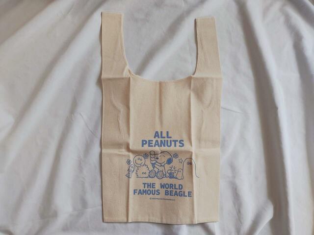 マルシェバッグのカラーは、優しいホワイト