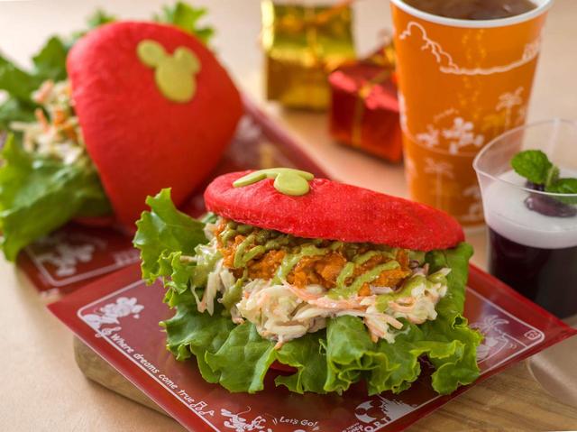 スペシャルセット、スーベニアランチケース付き 2,320円｜スウィートハート・カフェ｜東京ディズニーリゾート「ディズニー・クリスマス」スペシャルメニュー