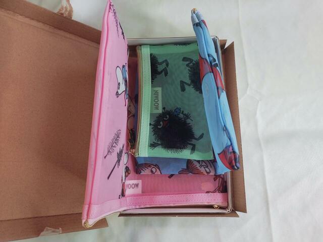 折りこまれているので、使う前には逆方向に折り直すとGOOD