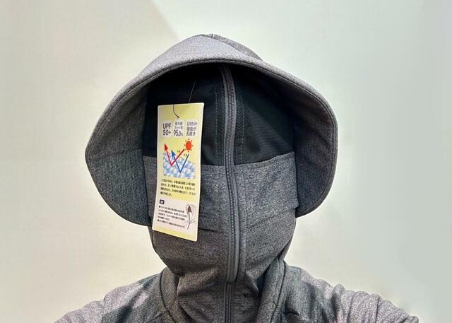 【ワークマン クールUVサンシェードパーカーEX+】通気性は旧モデルより改善されていますが、夏場の長時間作業では適度にファスナーを開けて換気するのがおすすめ