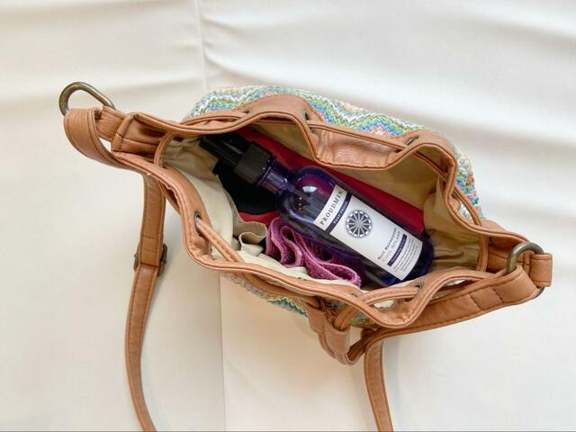 【プラウドメン スーツリフレッシャー】小さめのカバンにもすっぽり入るサイズ感♪