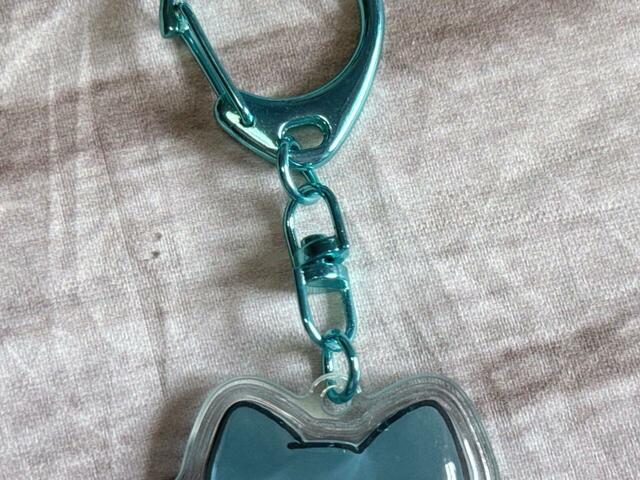 金具は回転式なため、どの方向からつけてもお顔を正面にできる仕様