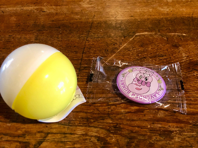 【くら寿司 ビッくらポン!軍艦セット】ビッくらポン!に何が入っているのか気になりすぎて食べる前に開けちゃいました