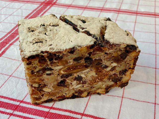 フランスの食文化が詰まったパン・オ・フリュイ／ブーランジェリー パティスリー トレトゥール アダチ